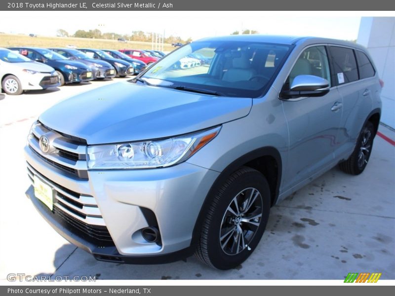 Front 3/4 View of 2018 Highlander LE