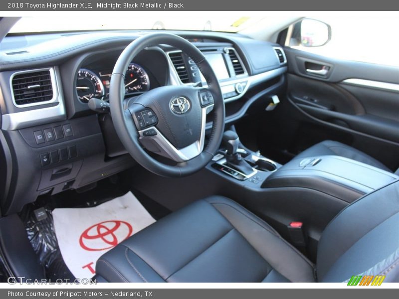 Midnight Black Metallic / Black 2018 Toyota Highlander XLE