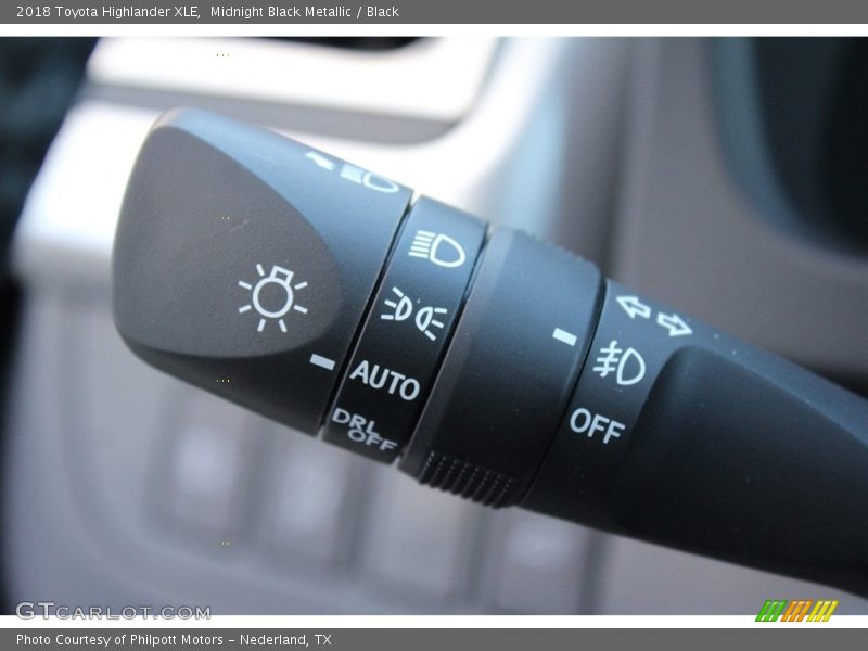 Midnight Black Metallic / Black 2018 Toyota Highlander XLE