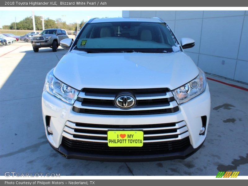 Blizzard White Pearl / Ash 2018 Toyota Highlander XLE