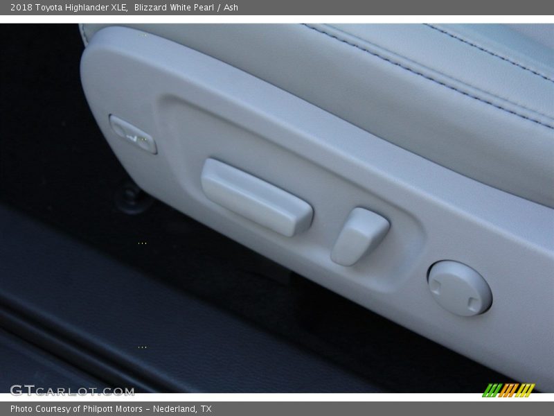 Blizzard White Pearl / Ash 2018 Toyota Highlander XLE