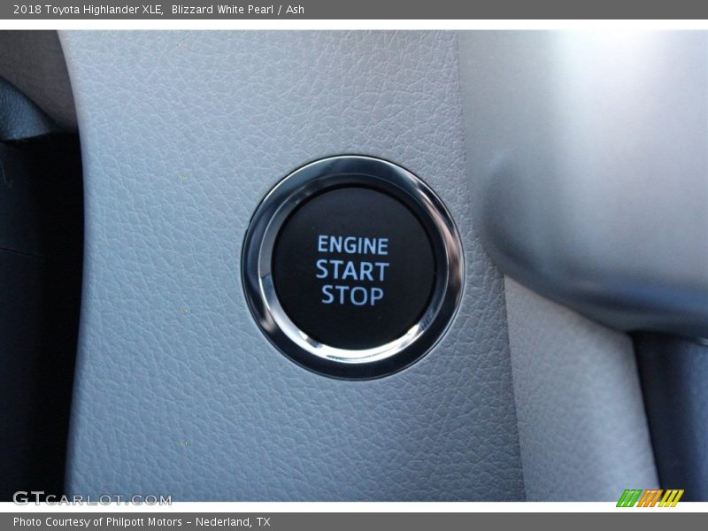 Blizzard White Pearl / Ash 2018 Toyota Highlander XLE