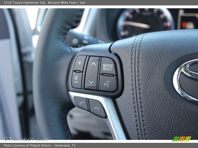 Blizzard White Pearl / Ash 2018 Toyota Highlander XLE