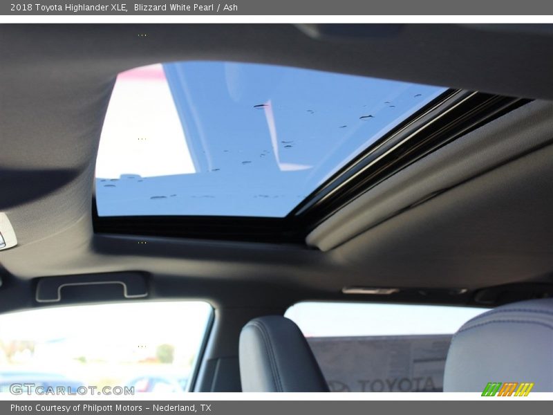 Blizzard White Pearl / Ash 2018 Toyota Highlander XLE