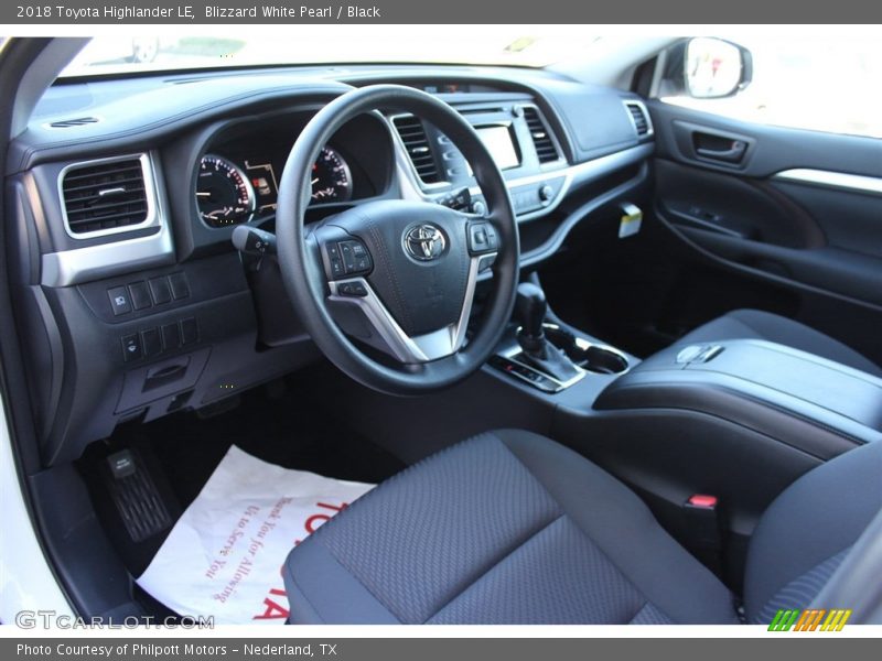 Blizzard White Pearl / Black 2018 Toyota Highlander LE