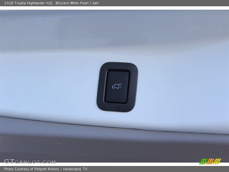 Blizzard White Pearl / Ash 2018 Toyota Highlander XLE