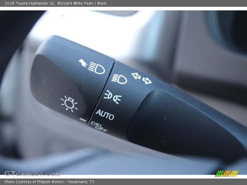 Blizzard White Pearl / Black 2018 Toyota Highlander LE