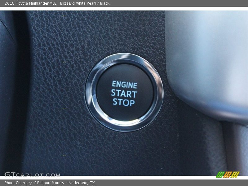 Blizzard White Pearl / Black 2018 Toyota Highlander XLE