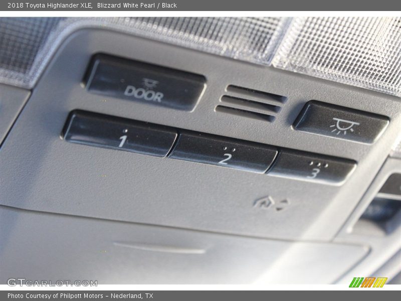 Blizzard White Pearl / Black 2018 Toyota Highlander XLE