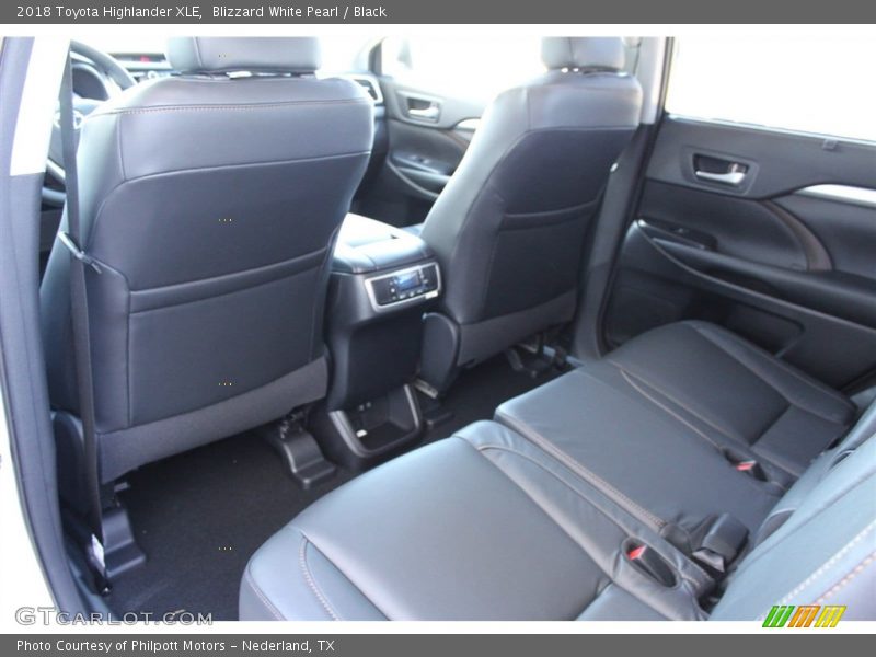 Blizzard White Pearl / Black 2018 Toyota Highlander XLE