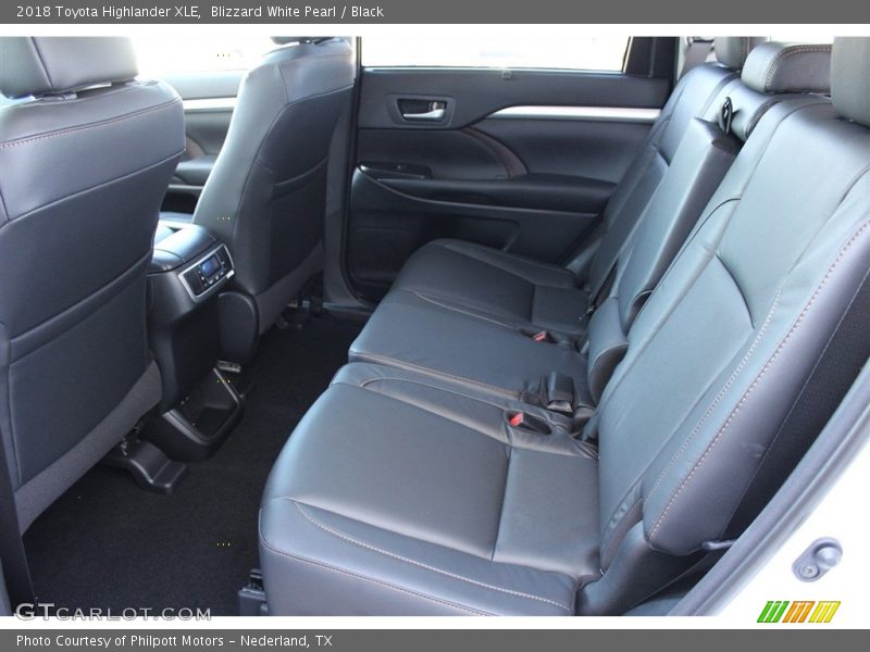 Blizzard White Pearl / Black 2018 Toyota Highlander XLE