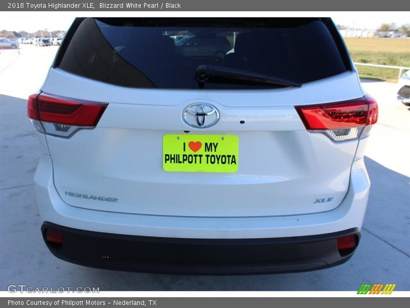Blizzard White Pearl / Black 2018 Toyota Highlander XLE