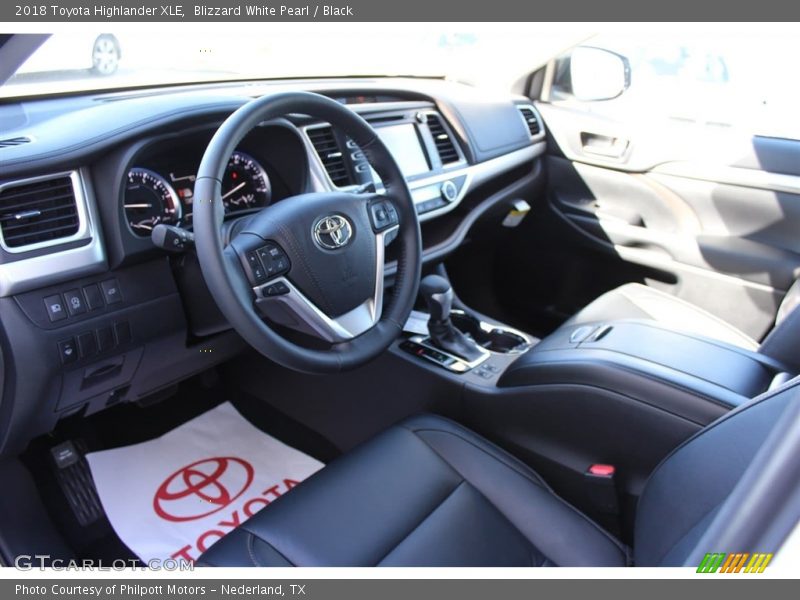 Blizzard White Pearl / Black 2018 Toyota Highlander XLE