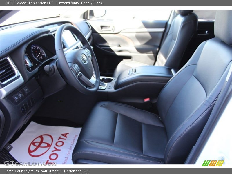 Blizzard White Pearl / Black 2018 Toyota Highlander XLE