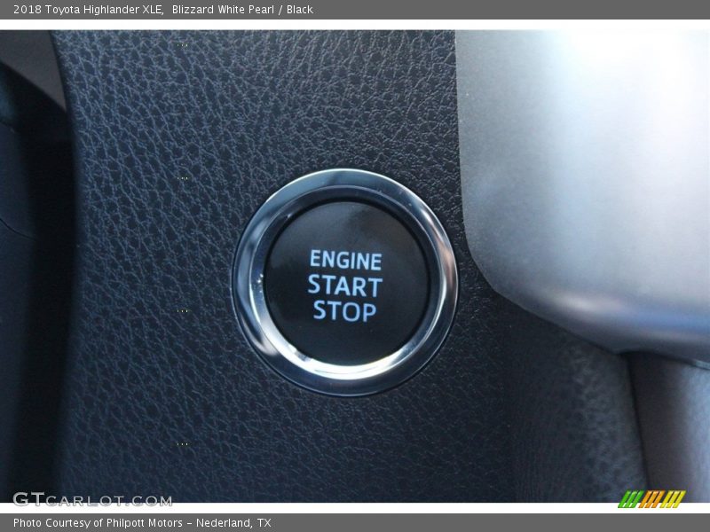 Blizzard White Pearl / Black 2018 Toyota Highlander XLE