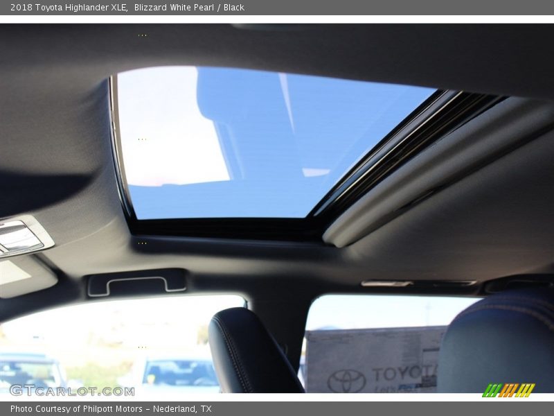 Blizzard White Pearl / Black 2018 Toyota Highlander XLE