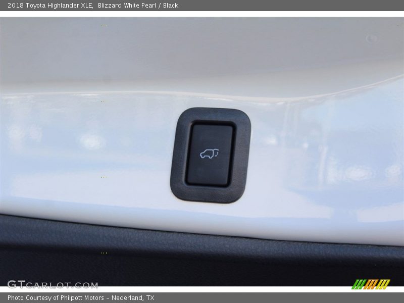 Blizzard White Pearl / Black 2018 Toyota Highlander XLE