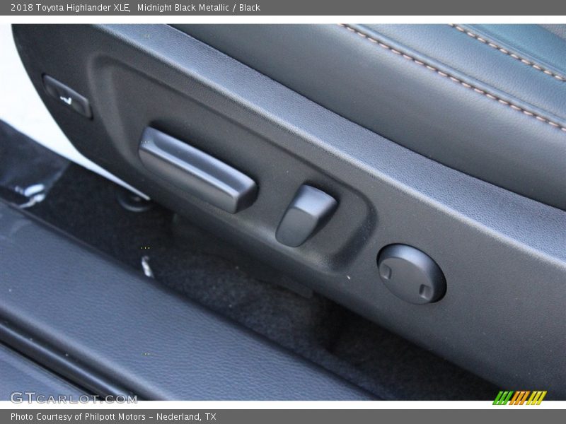 Midnight Black Metallic / Black 2018 Toyota Highlander XLE