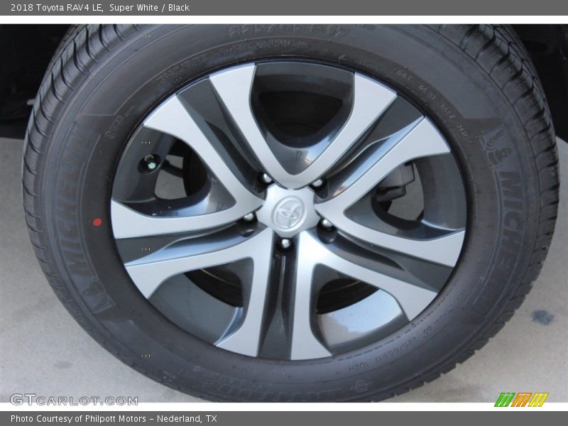 Super White / Black 2018 Toyota RAV4 LE