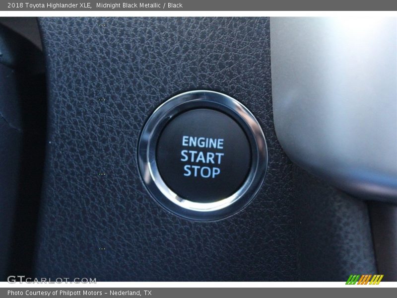 Midnight Black Metallic / Black 2018 Toyota Highlander XLE