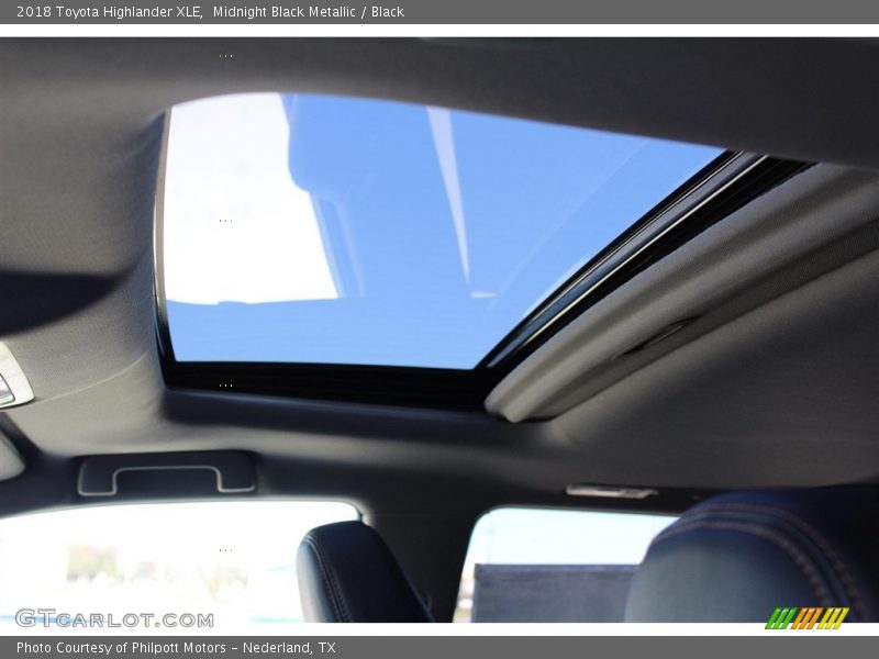 Midnight Black Metallic / Black 2018 Toyota Highlander XLE