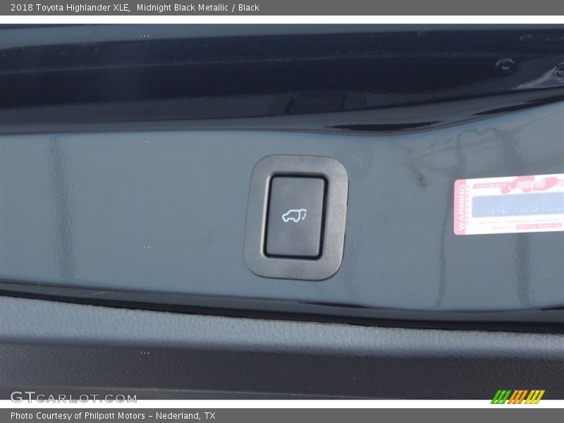 Midnight Black Metallic / Black 2018 Toyota Highlander XLE