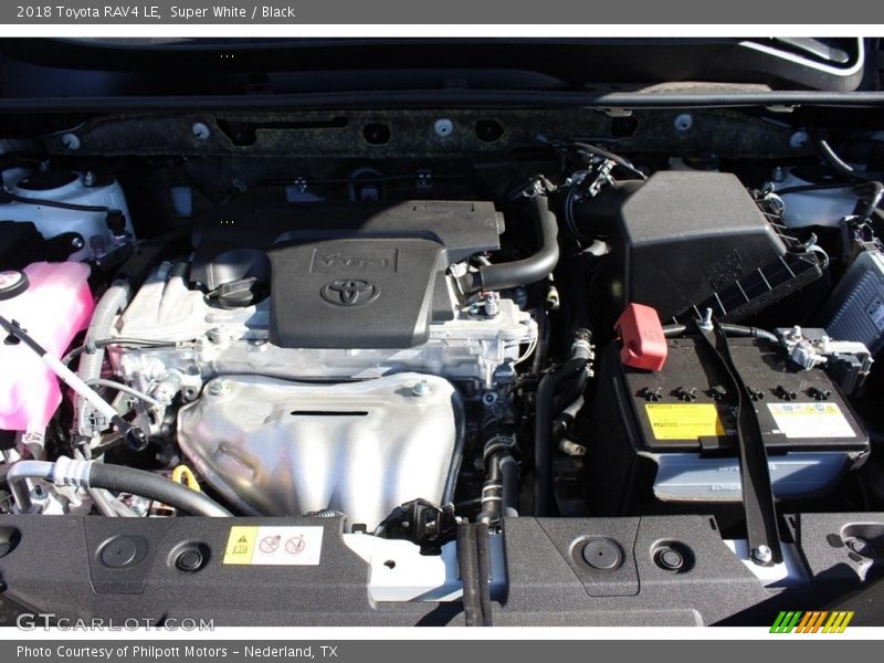 Super White / Black 2018 Toyota RAV4 LE