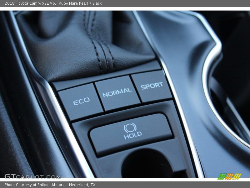 Ruby Flare Pearl / Black 2018 Toyota Camry XSE V6