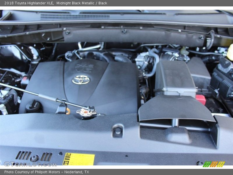 Midnight Black Metallic / Black 2018 Toyota Highlander XLE