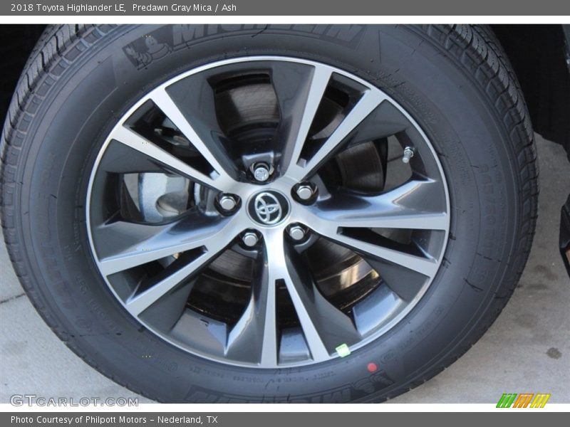 Predawn Gray Mica / Ash 2018 Toyota Highlander LE