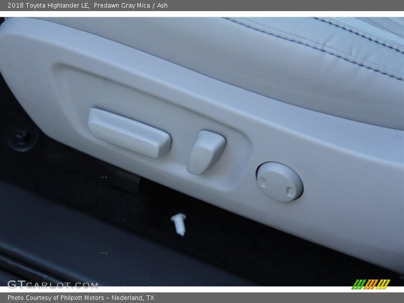 Predawn Gray Mica / Ash 2018 Toyota Highlander LE