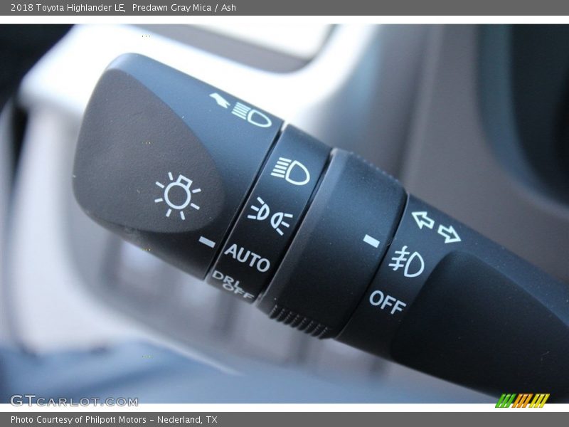 Predawn Gray Mica / Ash 2018 Toyota Highlander LE