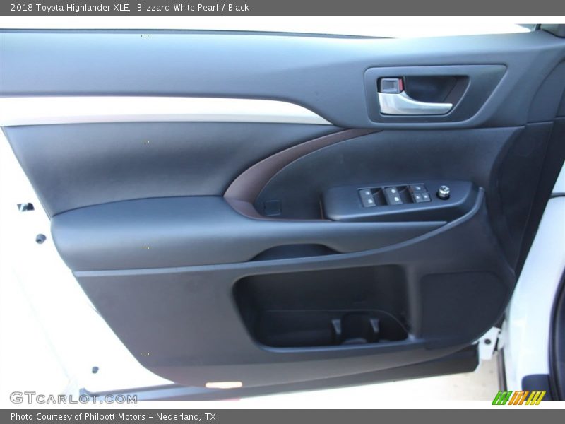 Blizzard White Pearl / Black 2018 Toyota Highlander XLE