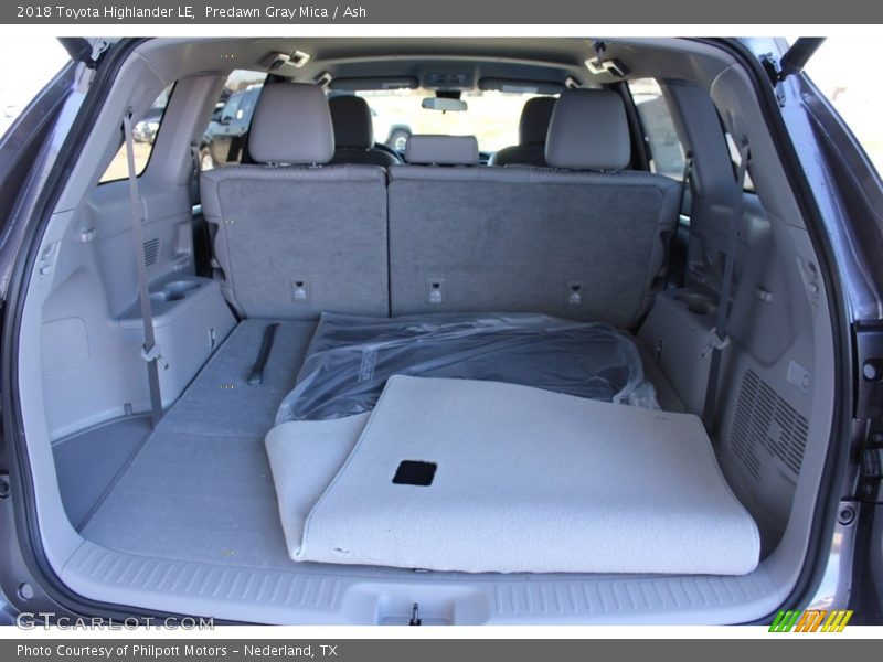 Predawn Gray Mica / Ash 2018 Toyota Highlander LE