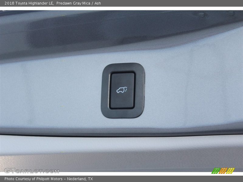 Predawn Gray Mica / Ash 2018 Toyota Highlander LE