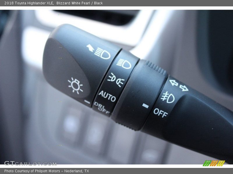 Blizzard White Pearl / Black 2018 Toyota Highlander XLE