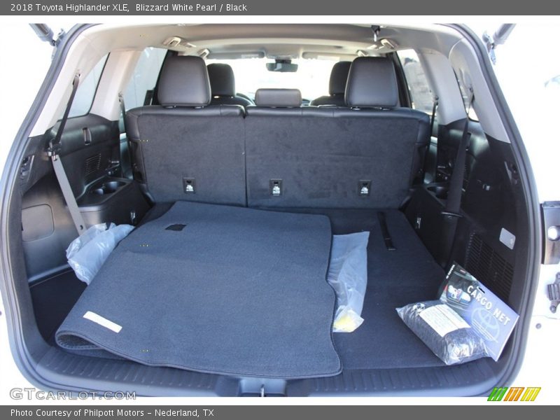 Blizzard White Pearl / Black 2018 Toyota Highlander XLE