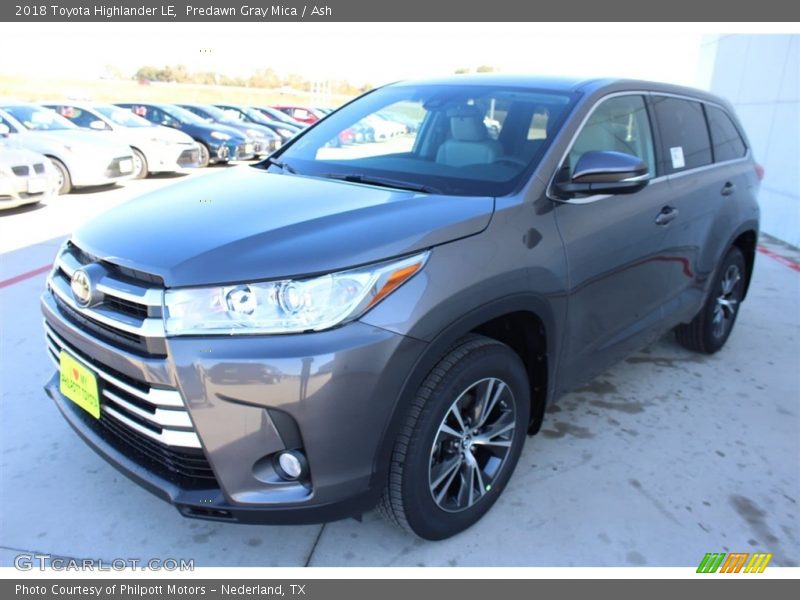 Predawn Gray Mica / Ash 2018 Toyota Highlander LE