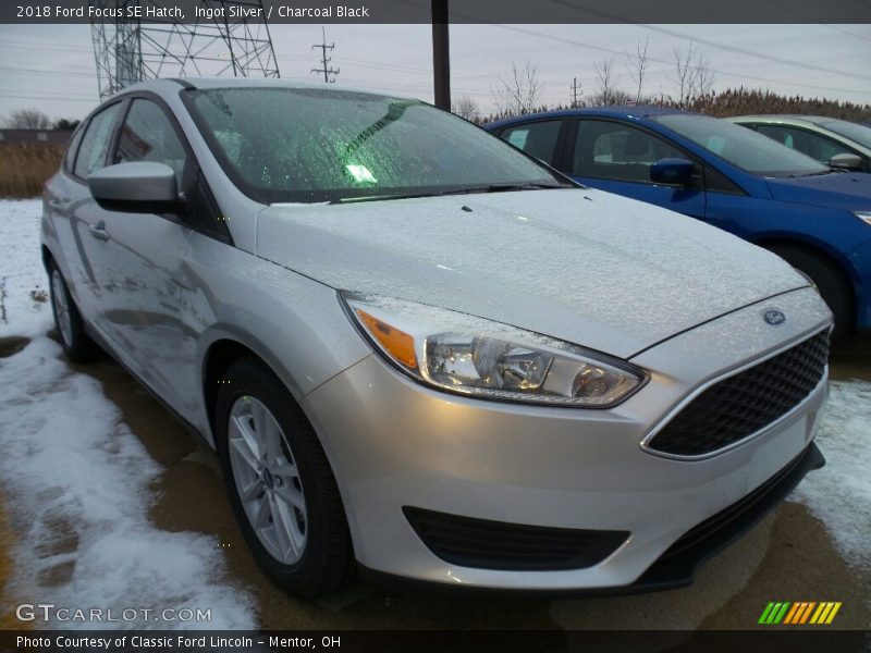 Ingot Silver / Charcoal Black 2018 Ford Focus SE Hatch