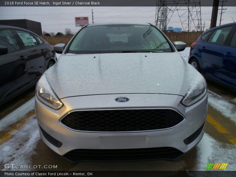 Ingot Silver / Charcoal Black 2018 Ford Focus SE Hatch