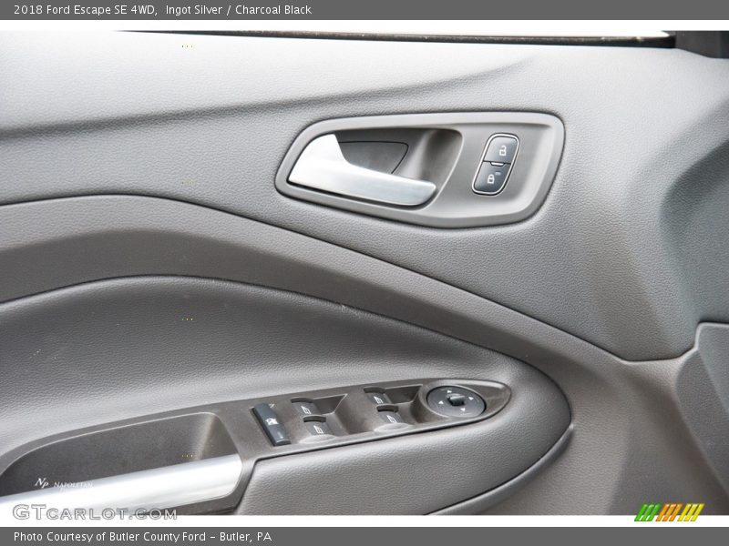 Ingot Silver / Charcoal Black 2018 Ford Escape SE 4WD