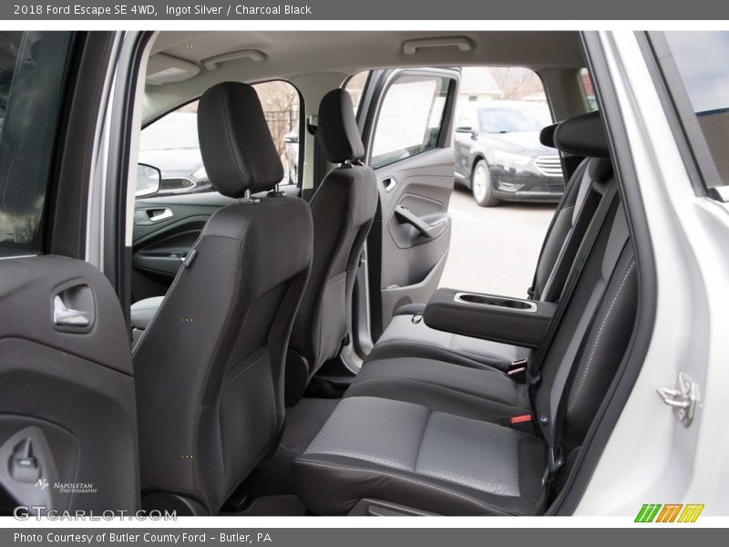 Ingot Silver / Charcoal Black 2018 Ford Escape SE 4WD