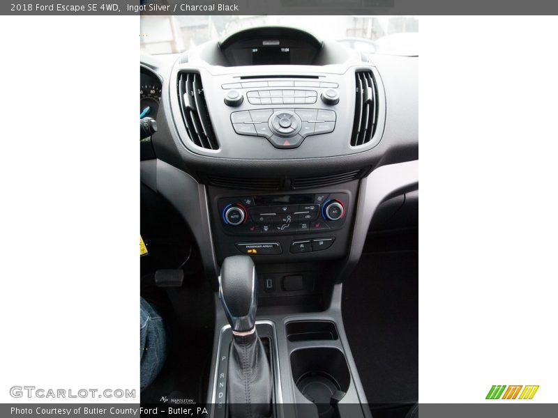 Ingot Silver / Charcoal Black 2018 Ford Escape SE 4WD