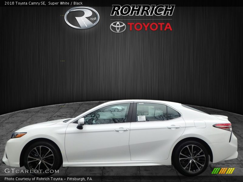 Super White / Black 2018 Toyota Camry SE