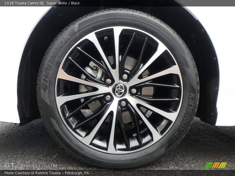 Super White / Black 2018 Toyota Camry SE