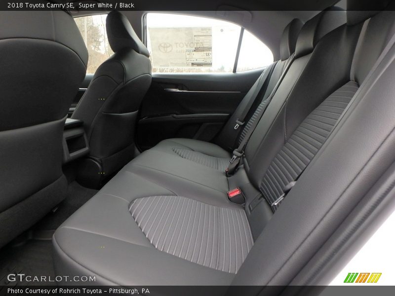 Super White / Black 2018 Toyota Camry SE