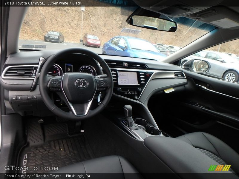 Super White / Black 2018 Toyota Camry SE