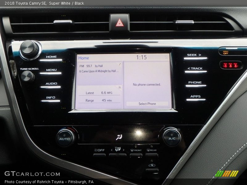 Super White / Black 2018 Toyota Camry SE