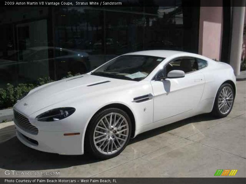 Stratus White / Sandstorm 2009 Aston Martin V8 Vantage Coupe