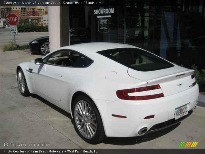 Stratus White / Sandstorm 2009 Aston Martin V8 Vantage Coupe